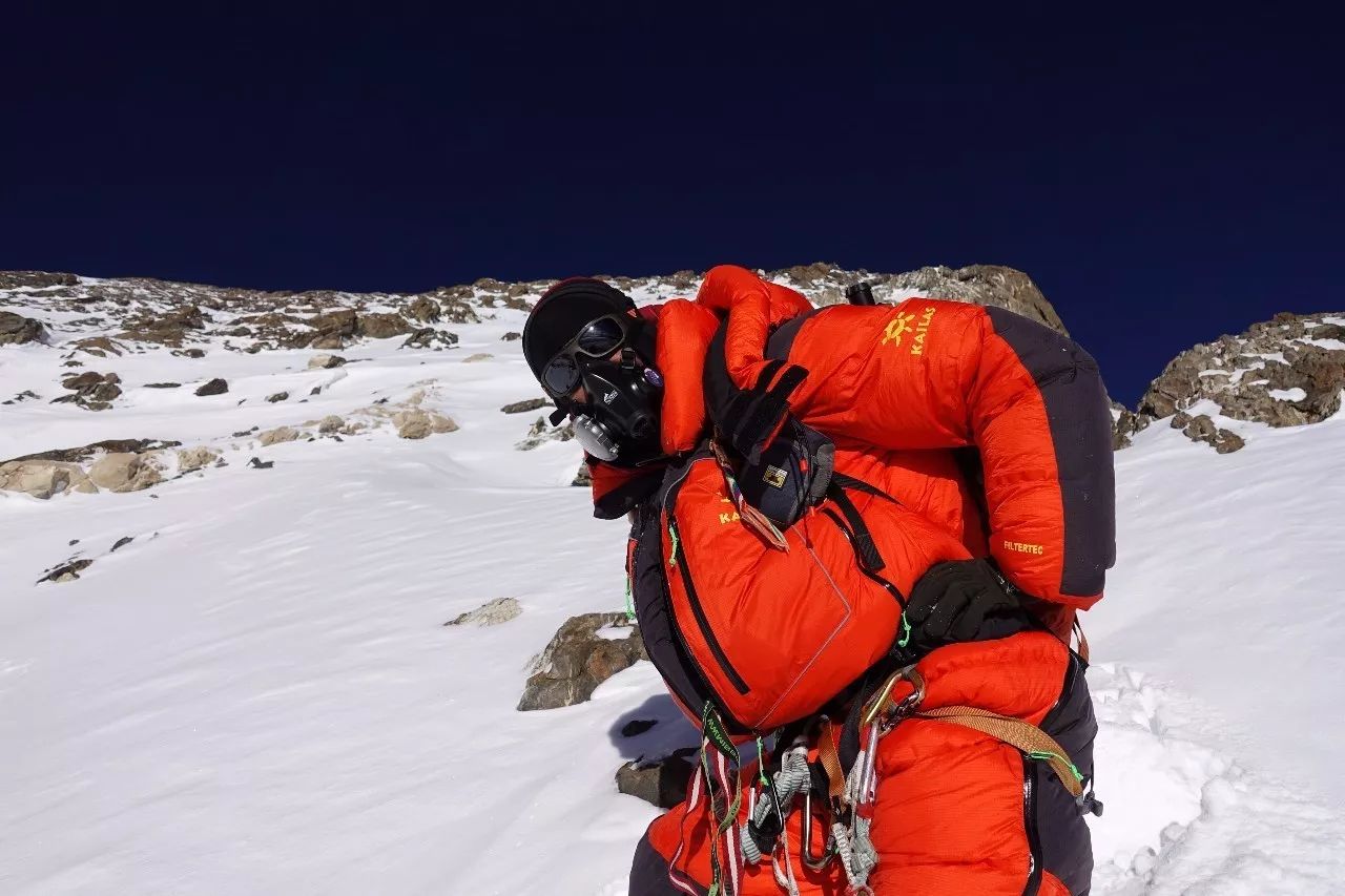 张梁登山家图片