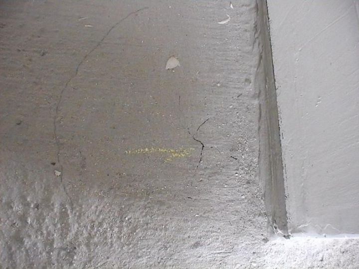 造成剪力墙抹灰砂浆空鼓的原因及处理方法