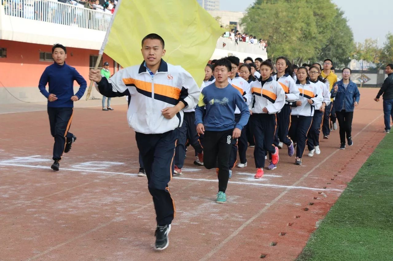 银川高级中学校服图片