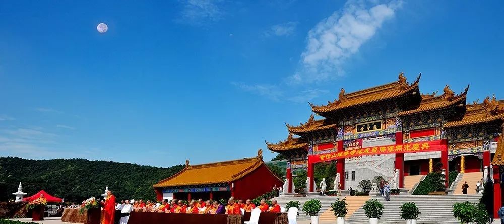 等慈禅寺众居士赴绍兴会稽山龙华寺朝圣礼佛