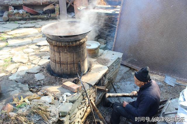 如果你没喝过这种烤酒,不妨到山村去转一转,尝尝