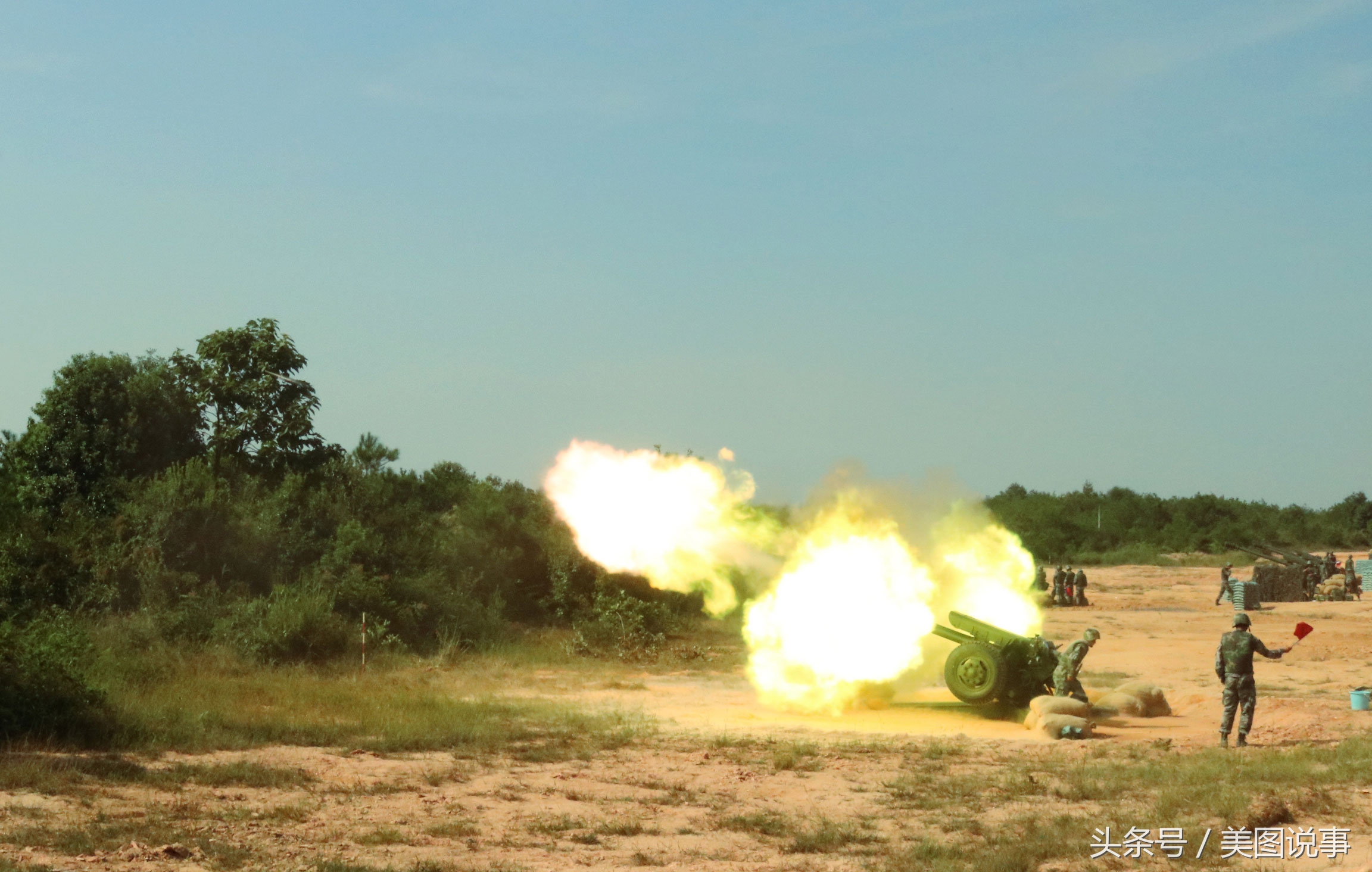 96式122毫米牵引榴弹炮图片