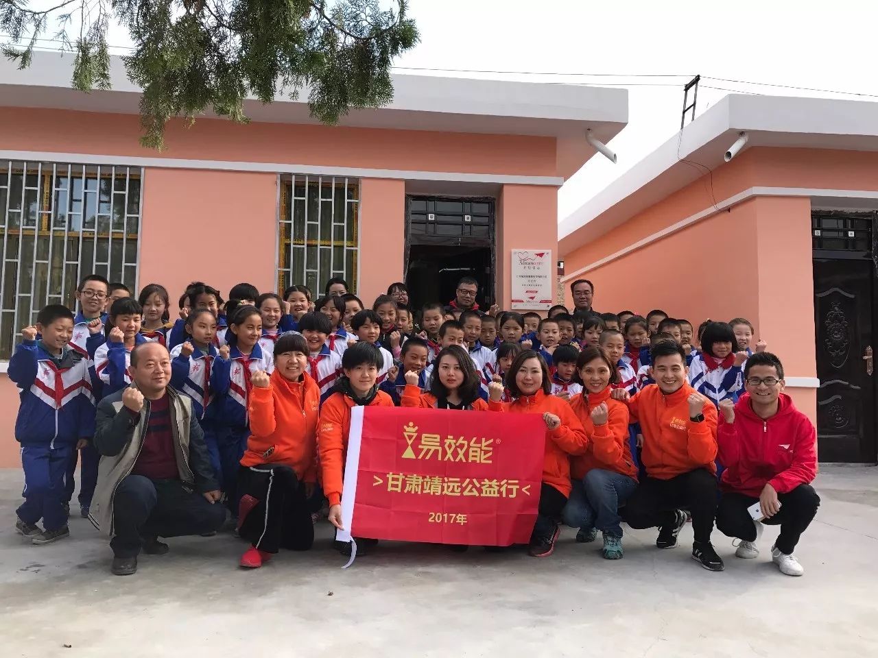 当地教育局与县政府,在甘肃靖远县三滩朝阳小学捐建了一个"梦想中心"