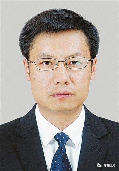 现任红河州泸西县县长图片