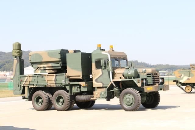 韩国推出70毫米多管火箭炮射程仅6公里专打气垫船