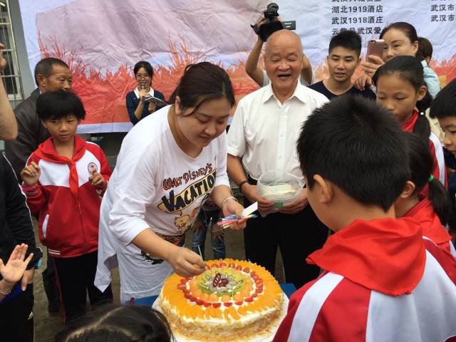 圓滿丨愛心團隊鼎力相助幫女郎大悟英山助學活動圓滿結束