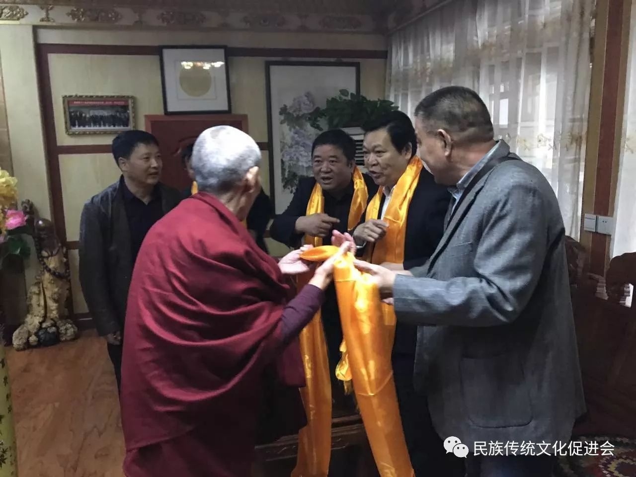 张林东主席拜访培尔寺受到活佛宗康热情会见