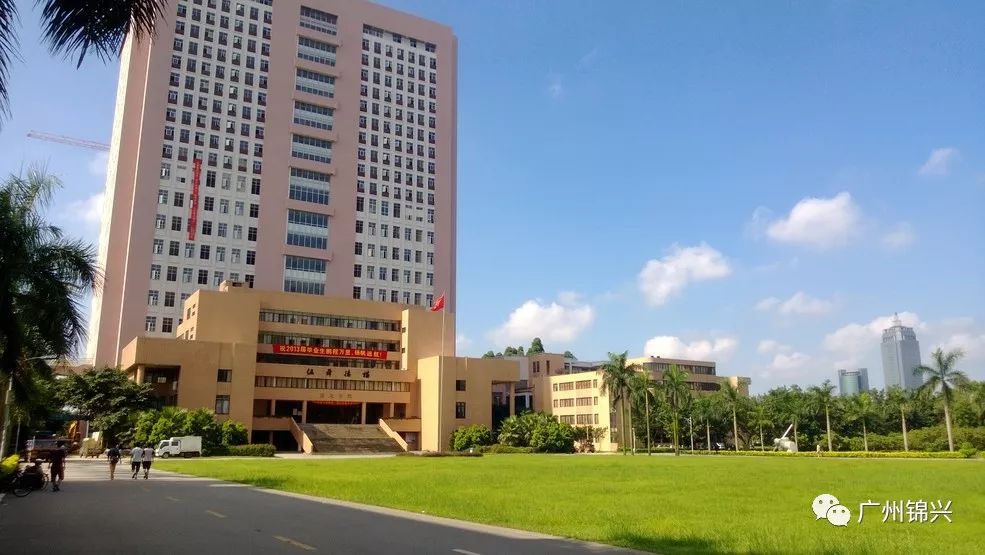 五邑大学地处中国第一侨乡——广东省江门市,是珠江三角洲西岸唯一