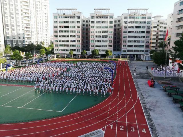 湛江一中锦绣华景学校2017红领巾相约中国梦新队员入队仪式