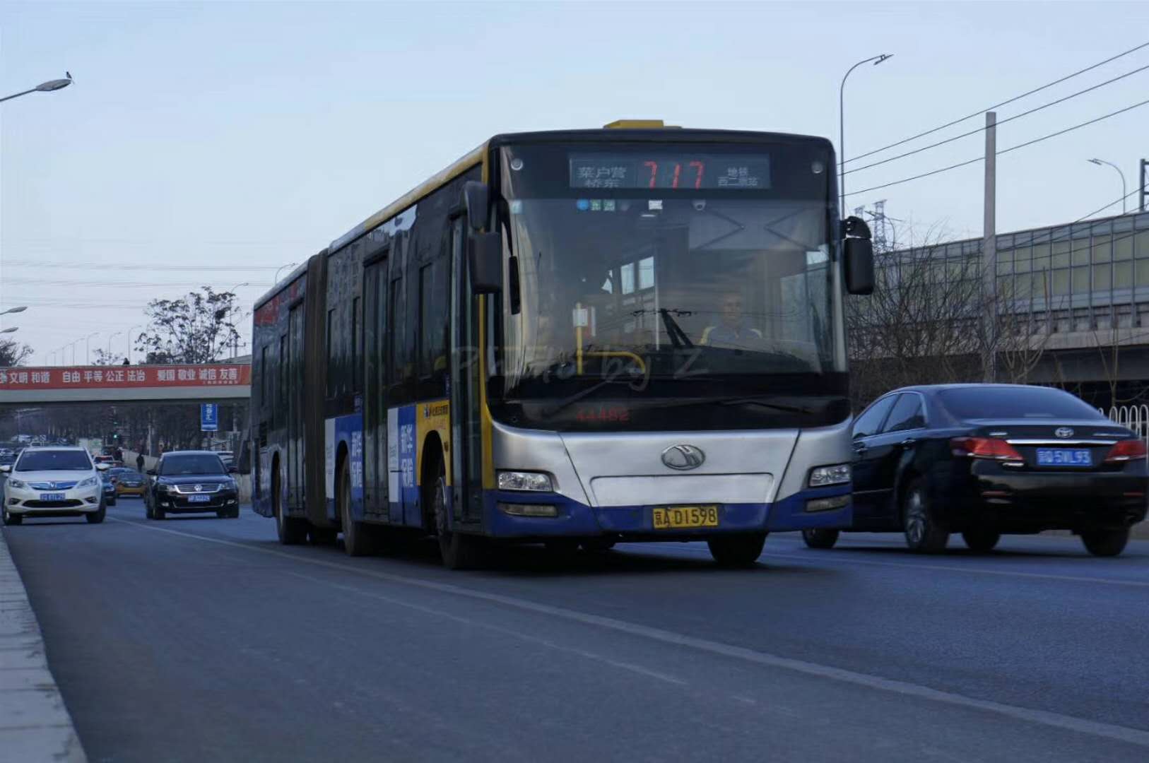 时过境迁,北京巴士公司早已与北京公交集团合并,而白颐路也被改为