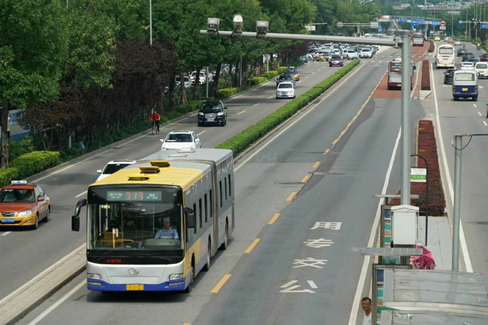 时过境迁,北京巴士公司早已与北京公交集团合并,而白颐路也被改为