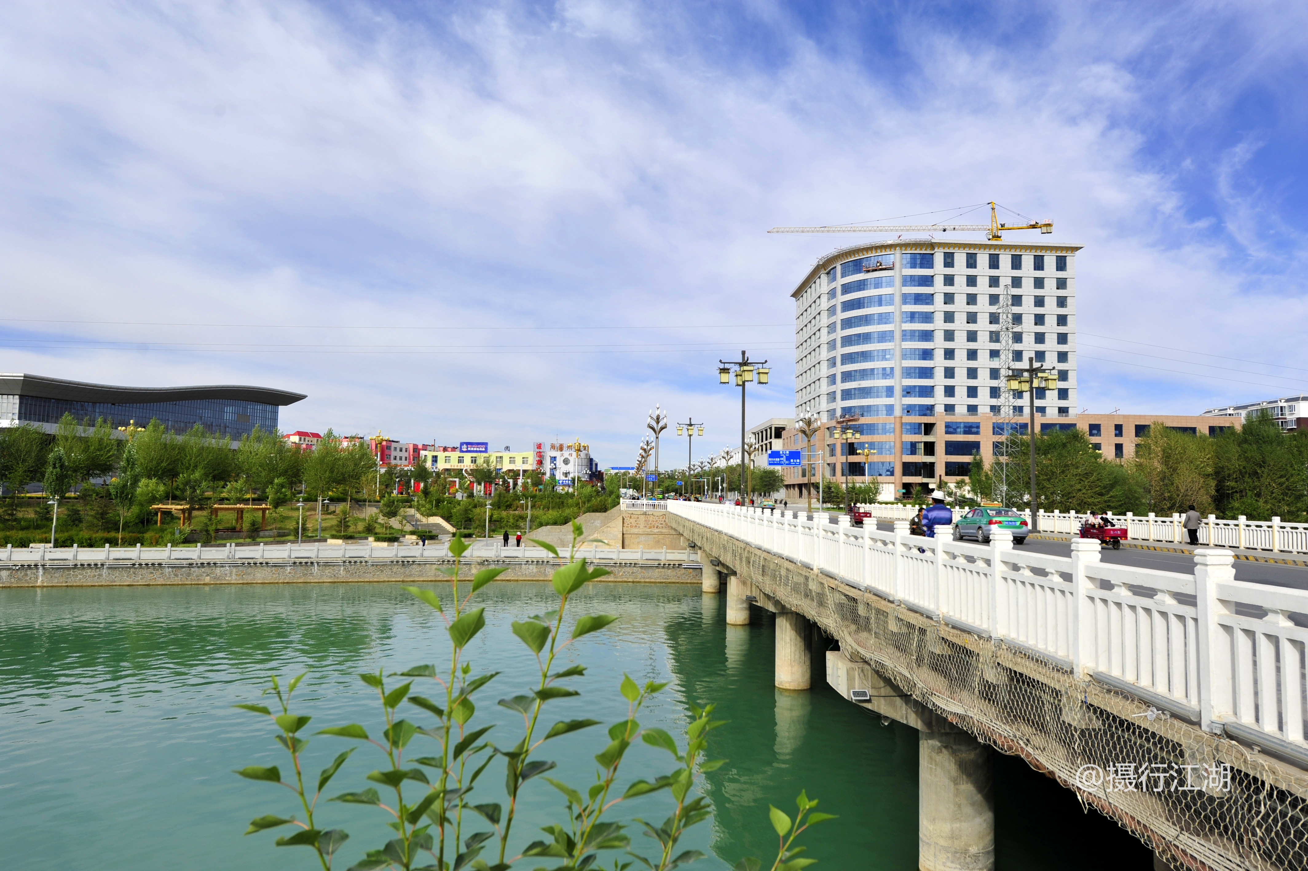 青海德令哈冷门旅行地：漫步尕海的水天一色中，只有诗意将我包围 - 知乎