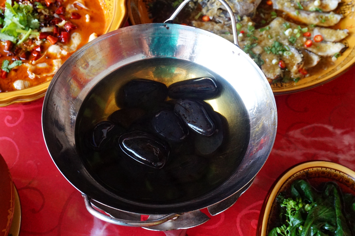 滇西美食記—到彌渡西大橋飯館一條街吃魚