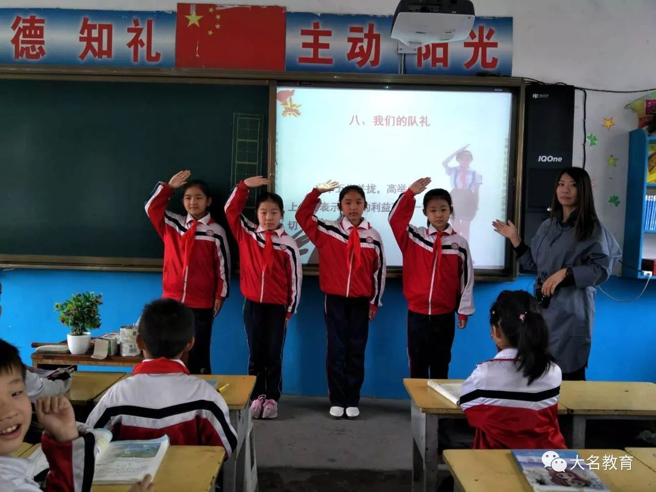 实验小学,东关小学开展少先队建队日主题活动