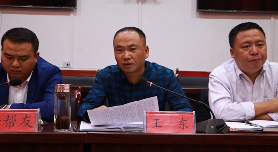 学习会上,镇党委副书记曹成洪同志学习传达了县委书记余航海《抢抓