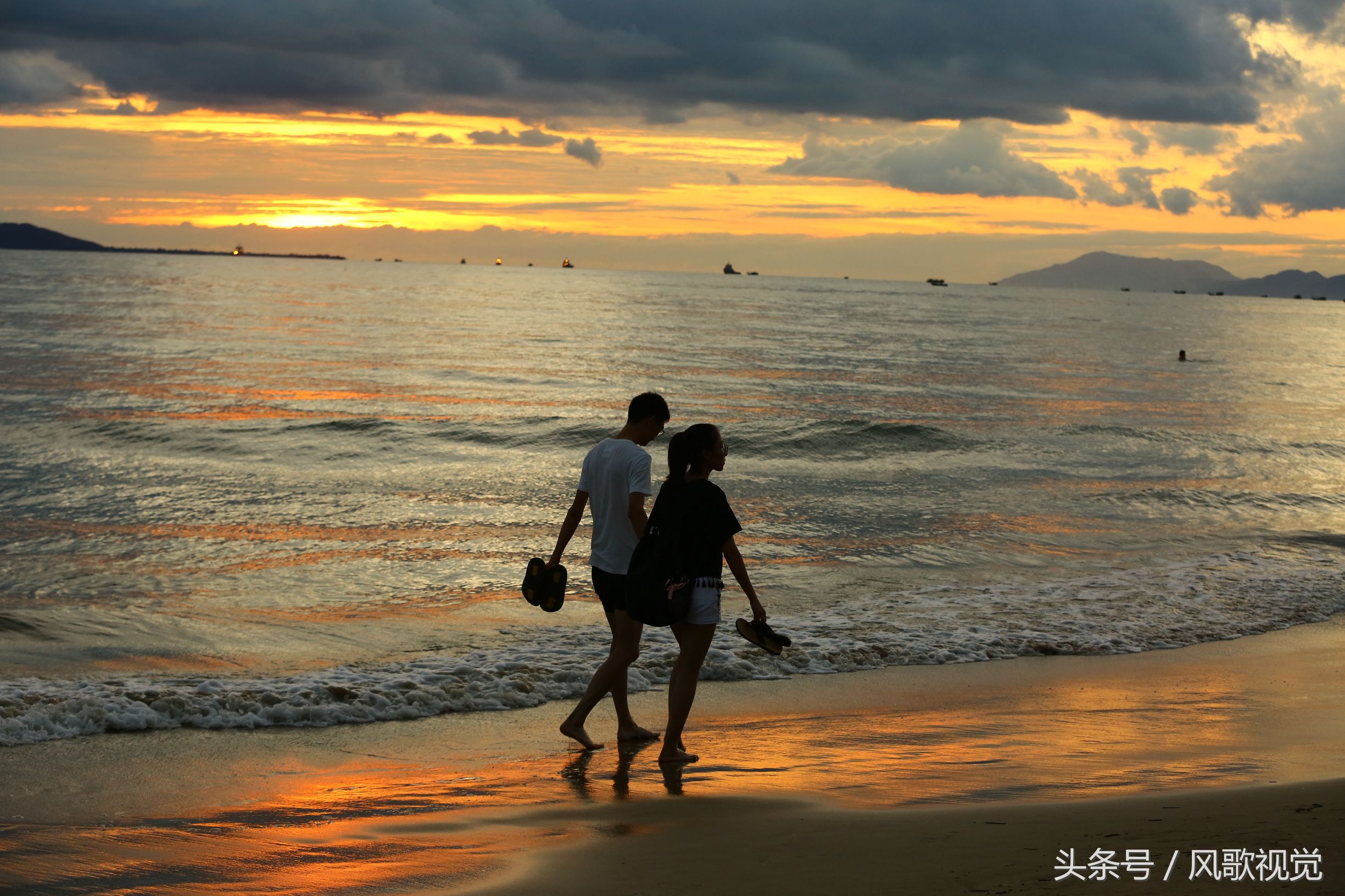 沙滩上的浪漫照片图片