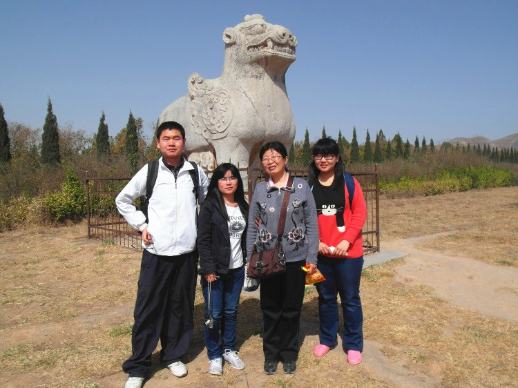 在周晓薇老师的组织下,我们学习了众多的碑石拓片;在郭海文老师的邀请