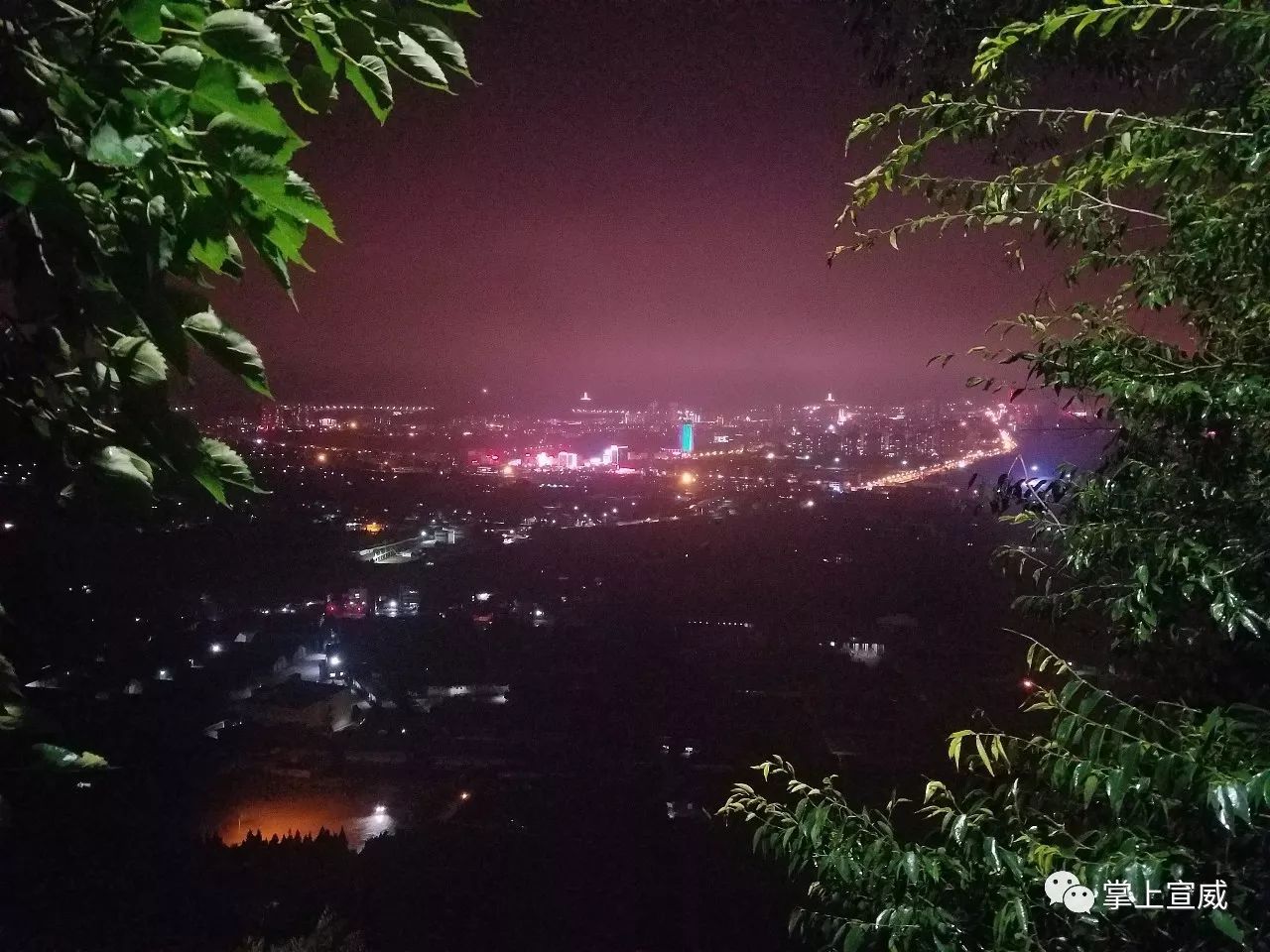 岑溪东山公园夜景图片图片