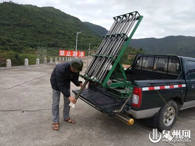 永春公安局长跳人工湖图片