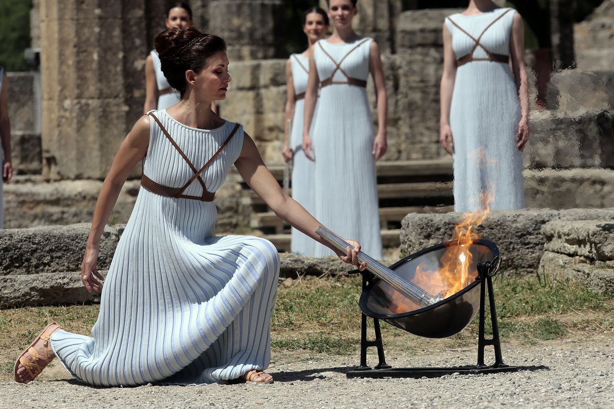 古希腊神话故事——西方的女灶王赫斯提亚