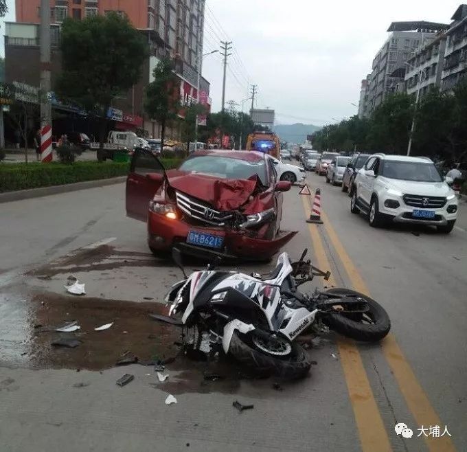 大埔慘烈車禍人被甩出數米遠監控還原車禍恐怖瞬間