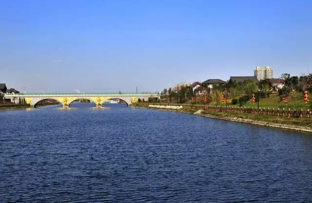 漢城湖是集防洪保安,園林景觀,水域生態,文物保護和都市農業灌溉為