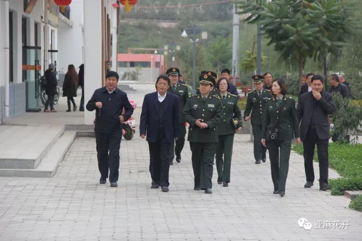 省军区副政委倪永盛等一行领导参观会宁建伟亚麻油文化艺术馆