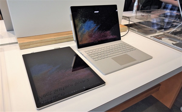 值得一提的是surface book 2代的i5/i7款在平板部分都是無風扇設計,僅