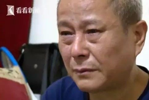 孩子出生的第3天,李桂英在病房休息,向贵成被医生告知孩子因意外夭折