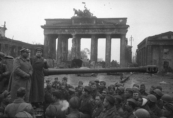 苏军5月成功占领柏林第三天,经过充分准备后的苏军几乎是以十倍于德军