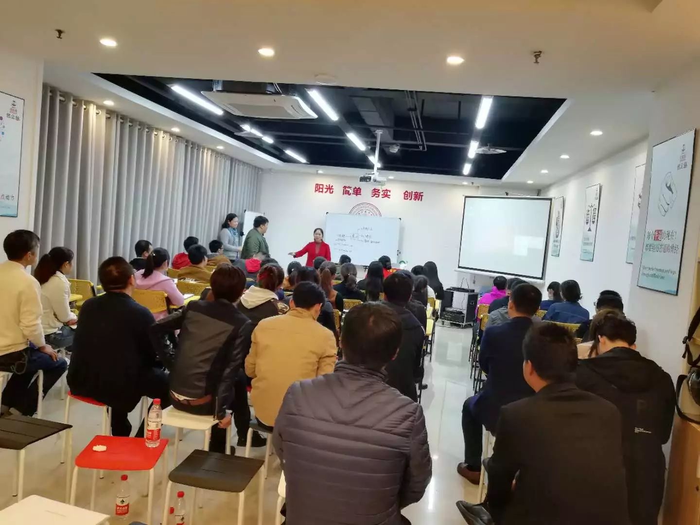 在交流学习中,大家对店面经营的认识更加的深入,对工作管理的实施和