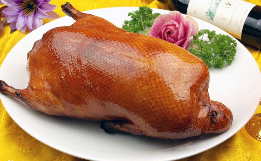 汴京烤鸭,顾名思义就是指开封烤鸭,豫菜美食,豫菜十大名菜之一