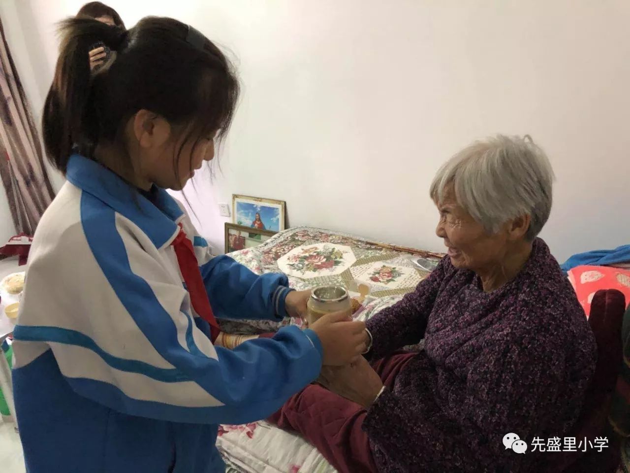 九九重阳节,浓浓敬老情—先盛里小学师生重阳节前夕慰问孤寡老人