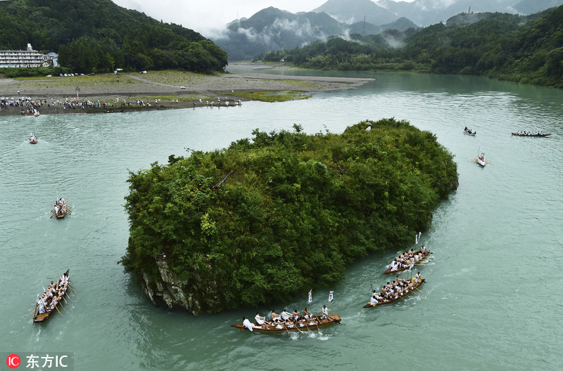 日本熊野古道举行划船赛游客冒雨观看 搜狐大视野 搜狐新闻