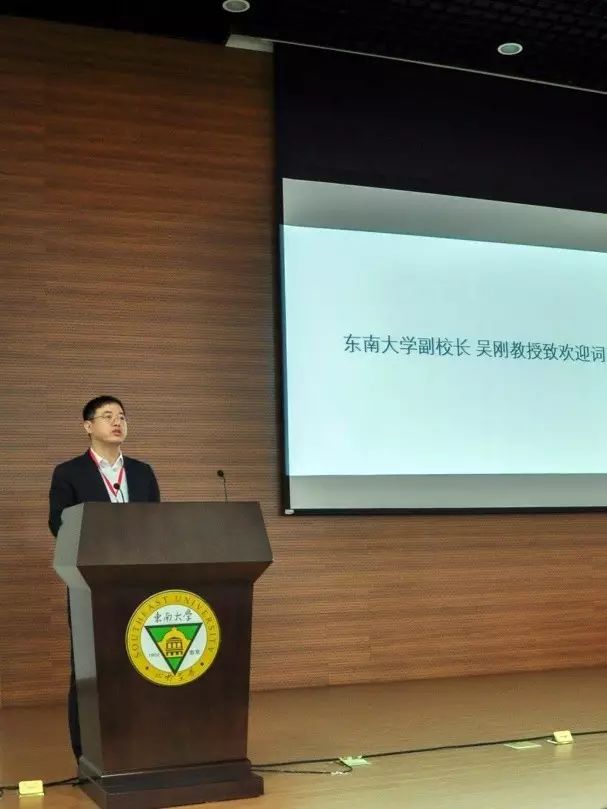 东南大学副校长吴刚,江苏省交通厅副厅长丁峰,同济大学桥梁系葛耀君