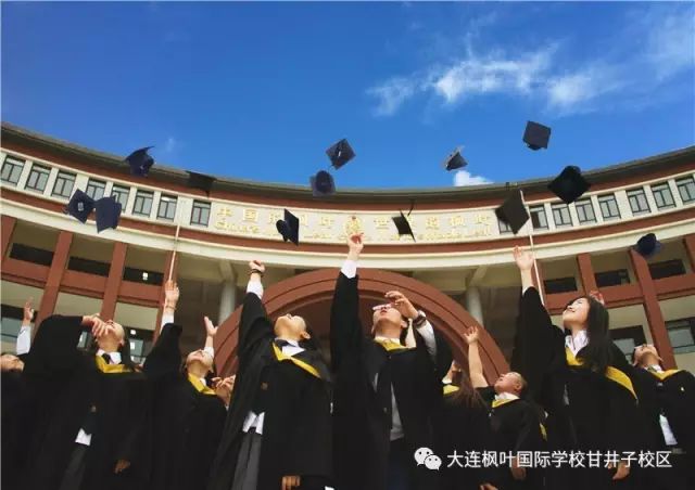 大连枫叶国际学校校服图片