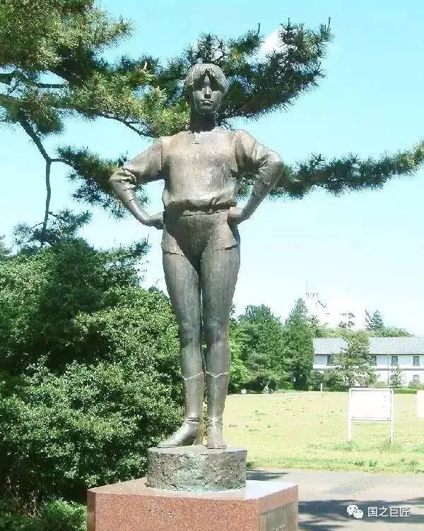 日本著名的雕塑家图片