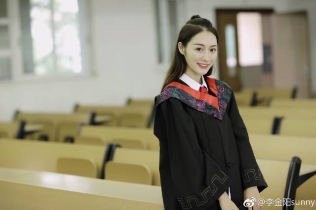 你们要的校花在这里▼中山大学李嘉婕一枚来自中大暴击的96年女神