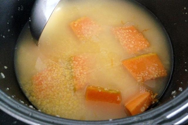 金黄软糯的玉米糁南瓜汤