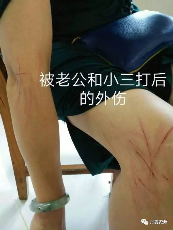 廣西一渣男光天化日當街暴打女人,把人打趴下還不放過!