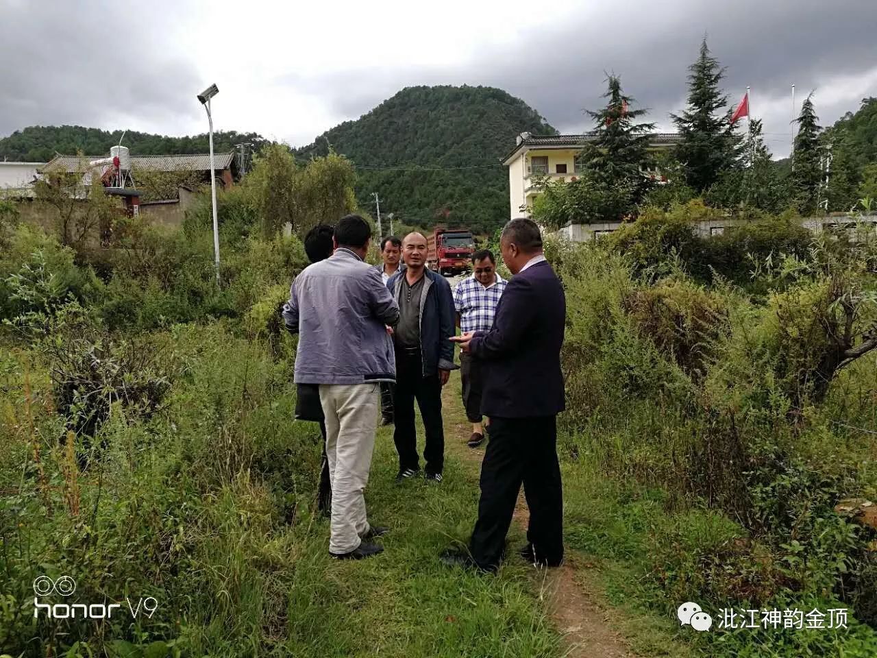 土地确权县土地确权领导小组到金顶镇调研土地确权外业调查工作