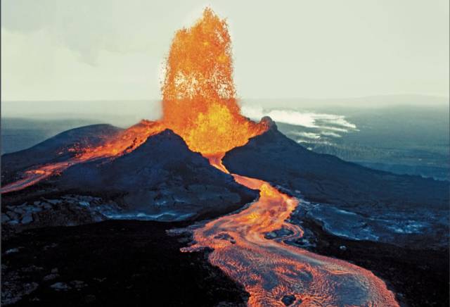 夏威夷莫纳罗亚火山即便是在移民火星途中,以地球与火星的最近距离