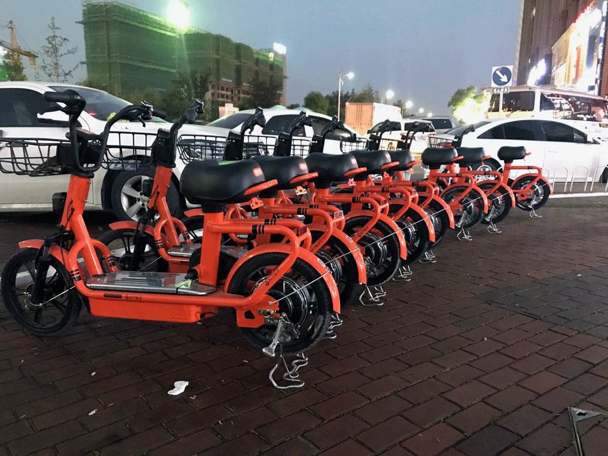 六个轮子将在阜阳投放5000辆出现了很多橙色的六个轮子共享电动车