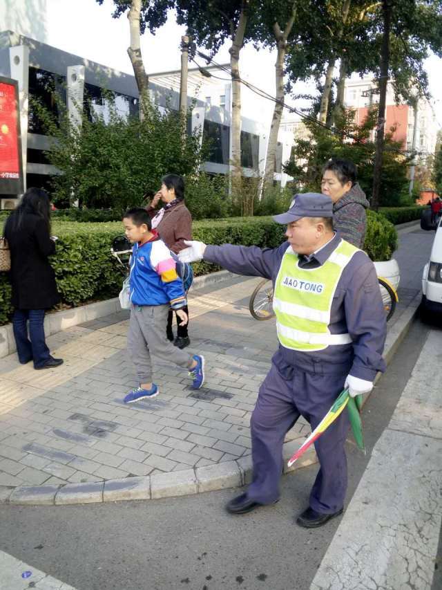 為這位交通協管員點贊