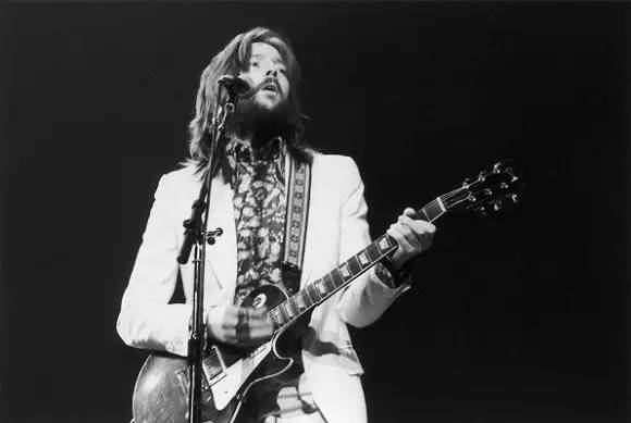 1973年1月13日,埃里克·克莱普顿在演唱会上(getty图片社)