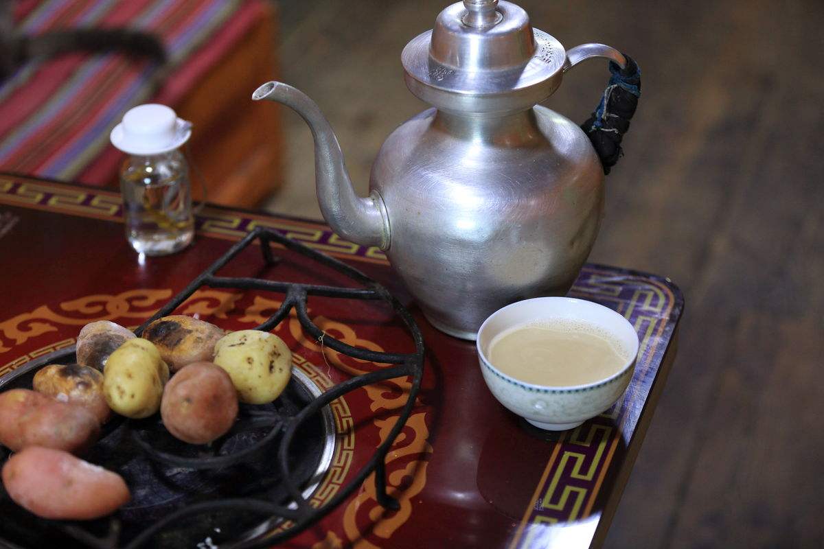 西藏高原的一碗酥油茶，浅酌啜饮，韵味悠长 - 知乎