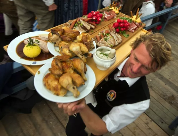 盡情暢飲德國純麥啤酒franziskaner(教士),becks (貝克)和鵝島啤酒