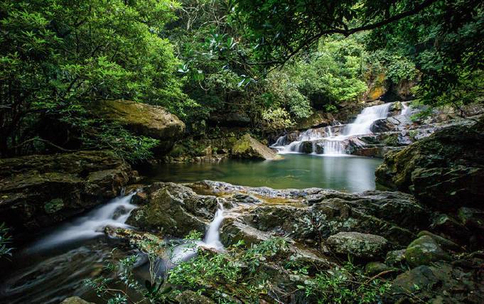 欽州旅遊資源豐富,境內囊括了八寨溝旅遊區,三娘灣,王崗山,龍門群島