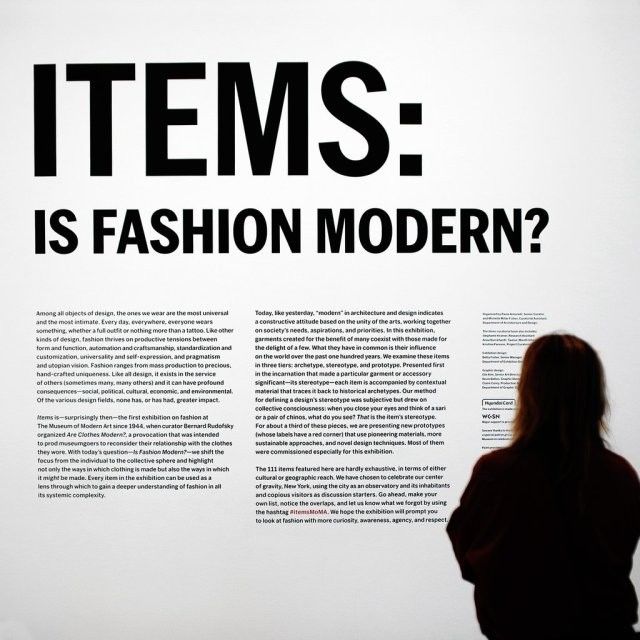 必一体育时装与时代：奠定现代时尚的111种物件 Fashion Exhibiti(图1)