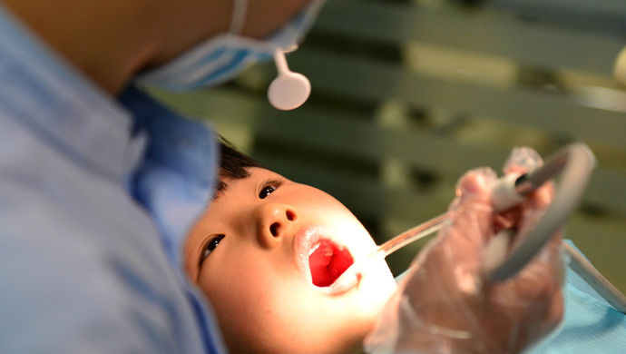 为什么上海孩子龋齿率全国最低除了免费涂氟家长还需注意这些